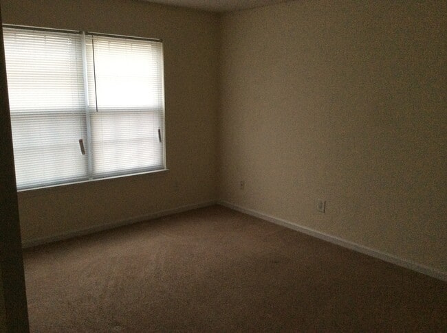 Building Photo - Avon - 4 BR home!