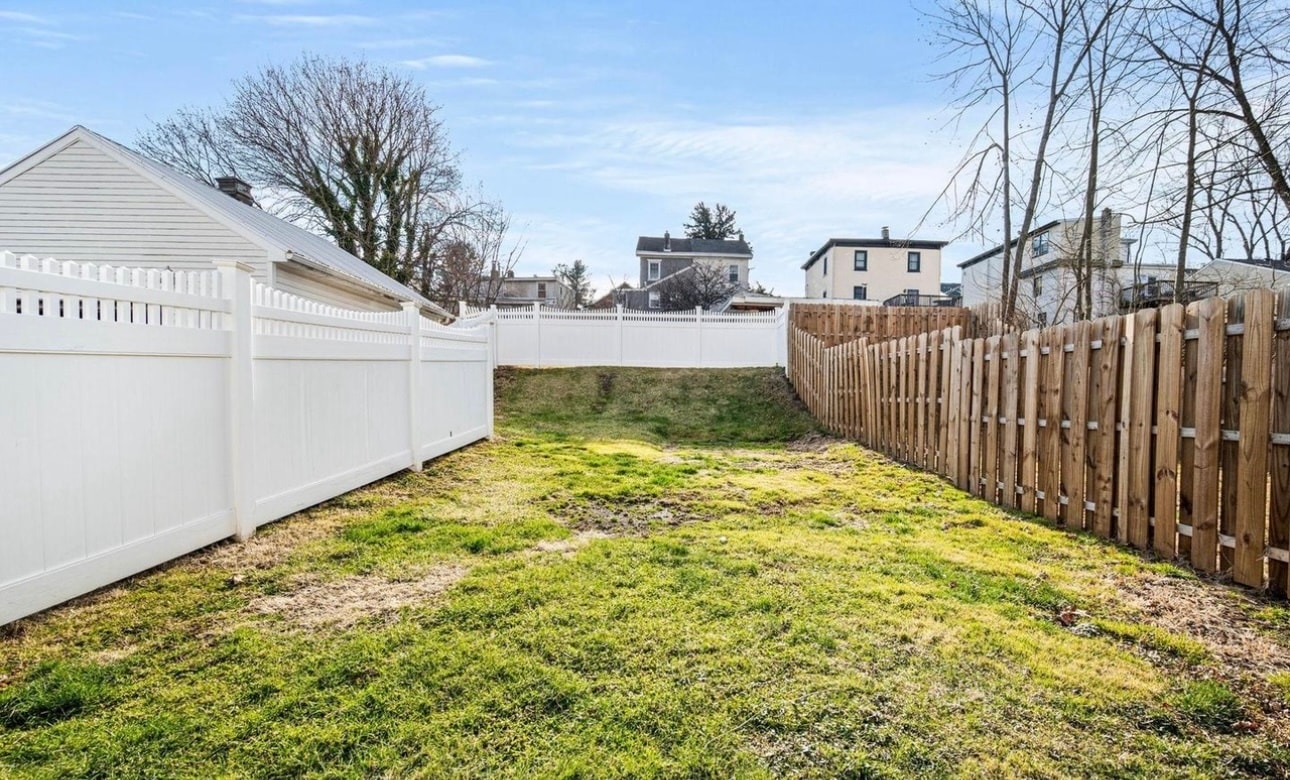 Private Back Yard - 228 Church St