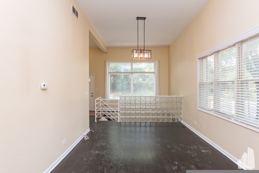 Building Photo - 3859 N Ravenswood Ave