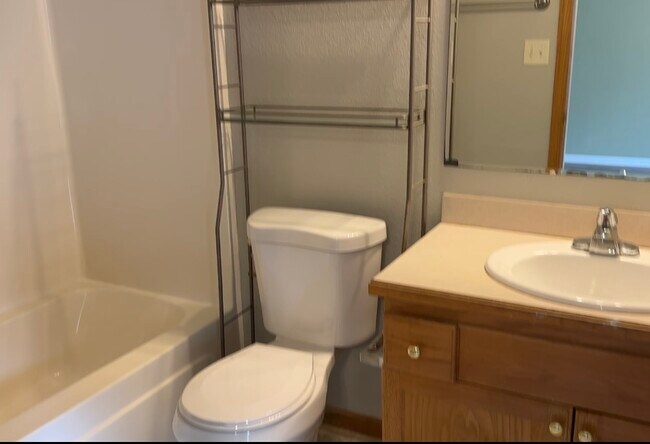 Building Photo - 847 Locust St