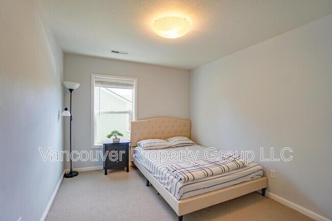 Building Photo - 4404 NE 98th Cir