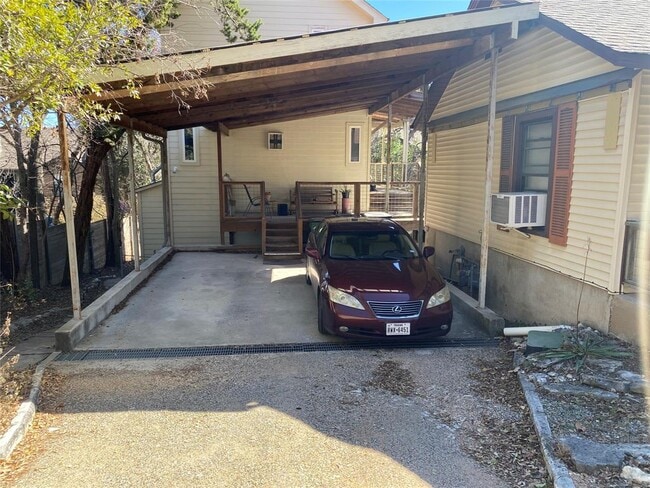 Building Photo - 2903 Oak Crest Ave