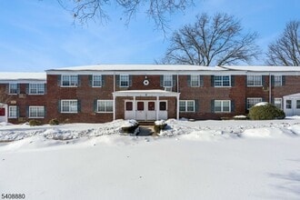 Building Photo - 6 W Roselle Ave