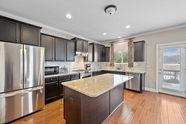 Building Photo - 4BR Home with Over 3,200 Sq Ft in Desirable Mount Juliet Community