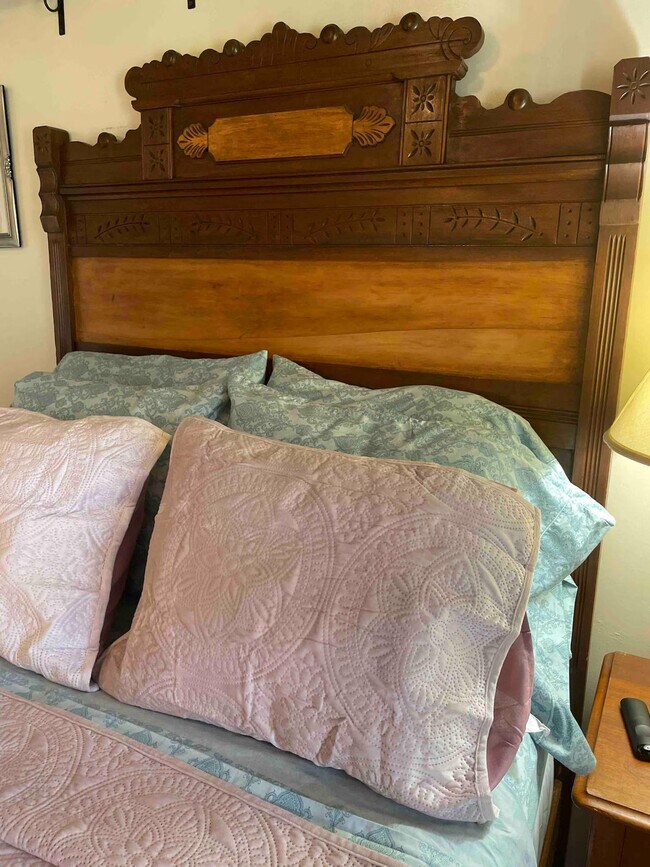 Building Photo - 176 Schools Dr