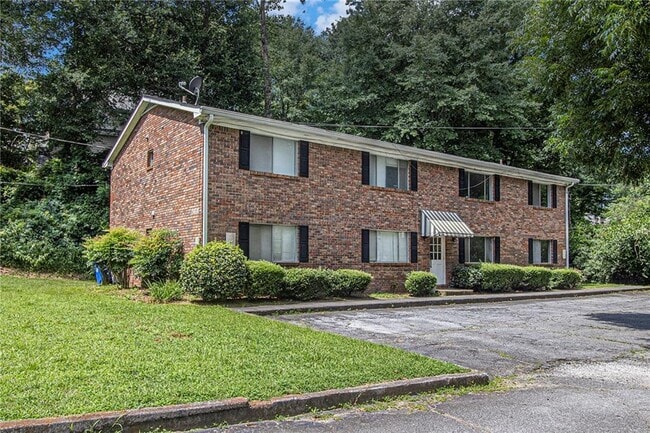 Building Photo - 2430 Coosawattee Dr NE