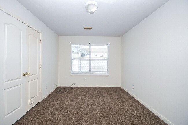 Building Photo - 5214 Mountain Forest Dr