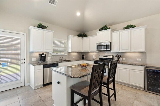 Building Photo - 601 Flag Ln