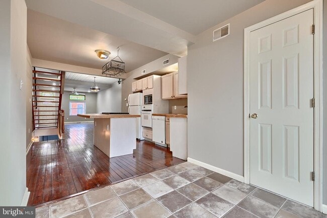 Building Photo - 1108 Baylis St