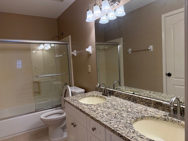 Building Photo - 481 Glenogle Ln