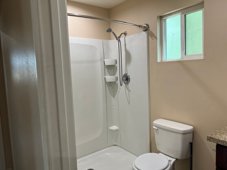 Building Photo - 10627 Lind Ave