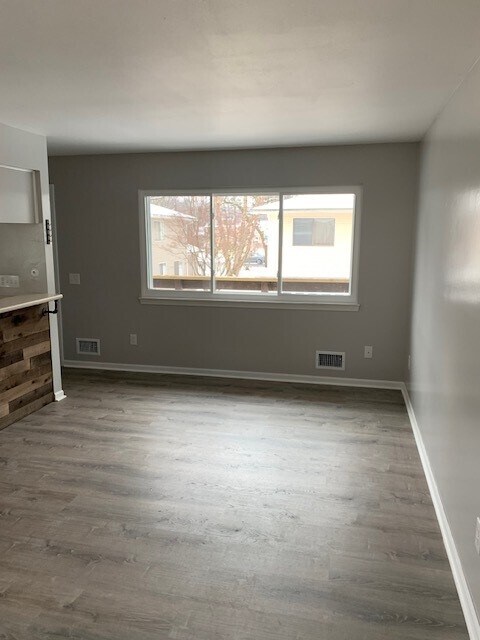 Building Photo - 277 E Linden Ave