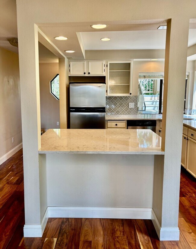 Building Photo - 2 Bed / 2 Bath Downtown Kirkland Condo $2,...