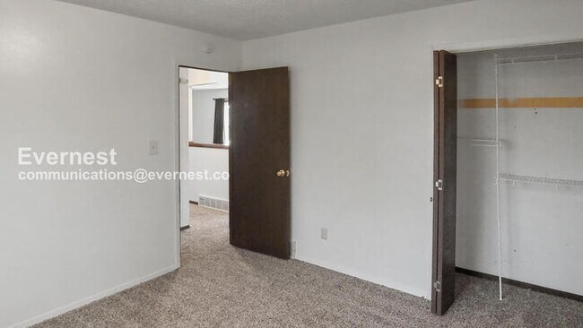 Building Photo - 4 Bed/2 Bath Home with Fenced Yard & Garage / Available Soon!