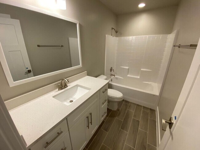 Building Photo - Wonderful 3 Bedroom Townhome. Water, sewer and garbage included.