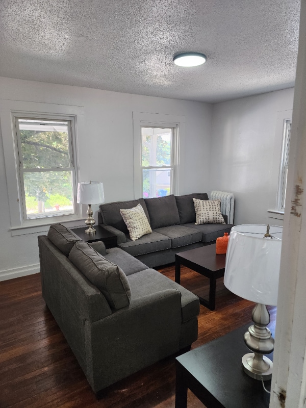 Building Photo - 302 Laurel Hill Ave