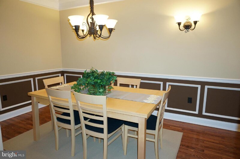 Building Photo - 5801 Clipper Ln