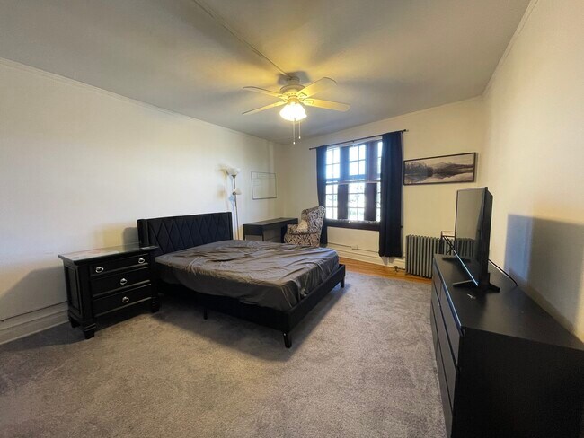 Building Photo - 28W573 Stafford Pl