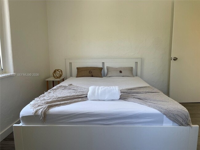 Building Photo - 401 NE 14th Ave