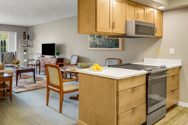 Building Photo - Perfect Downtown Furnished 1 BR Apartment