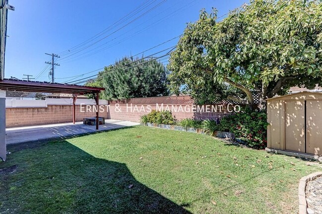 Building Photo - 6533 E Monlaco Rd