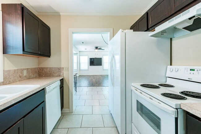Building Photo - Cute 2 Bedroom Close to Texas Tech