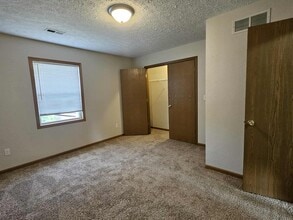 Building Photo - 201 Country Villa Ln