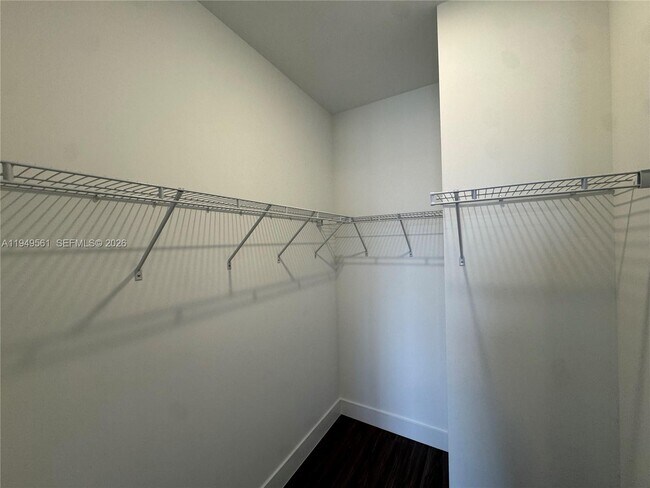 Building Photo - 19749 NE 16th Pl