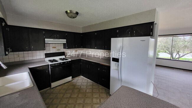 Building Photo - 3BD I 2BA Home w/ Large Yard - Beaverton!