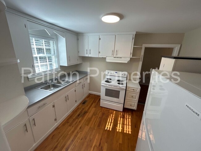 Building Photo - West Columbia Home