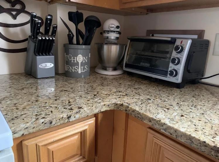 Building Photo - 242 S Walnut St