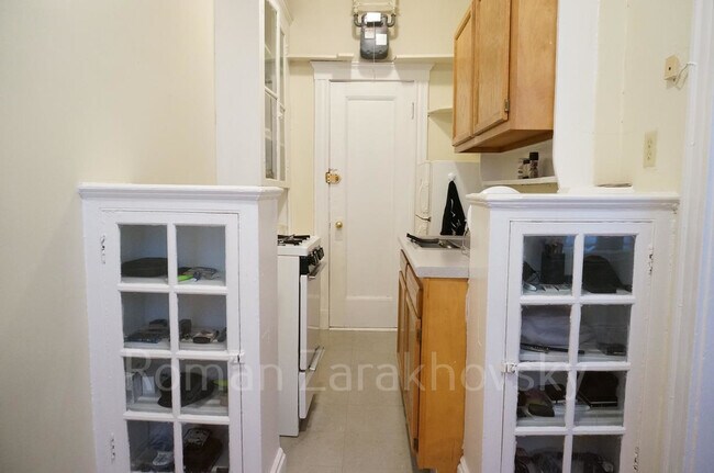 Building Photo - 219 Kelton St