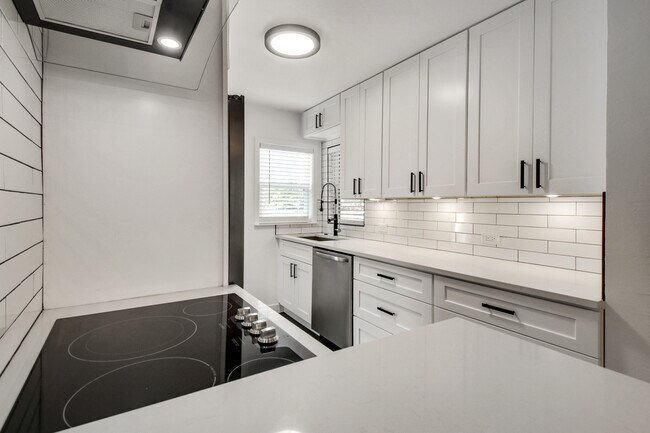 Building Photo - 4732 Stuart St