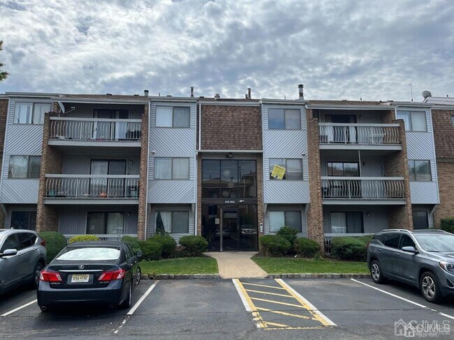 Building Photo - 915 Edison Glen Terrace