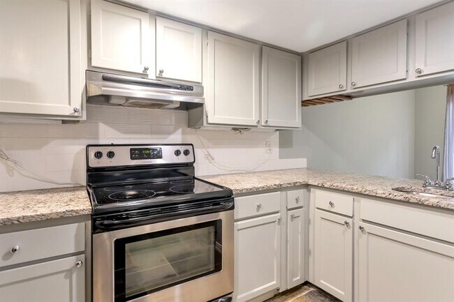 Building Photo - 6808 Eastridge Dr