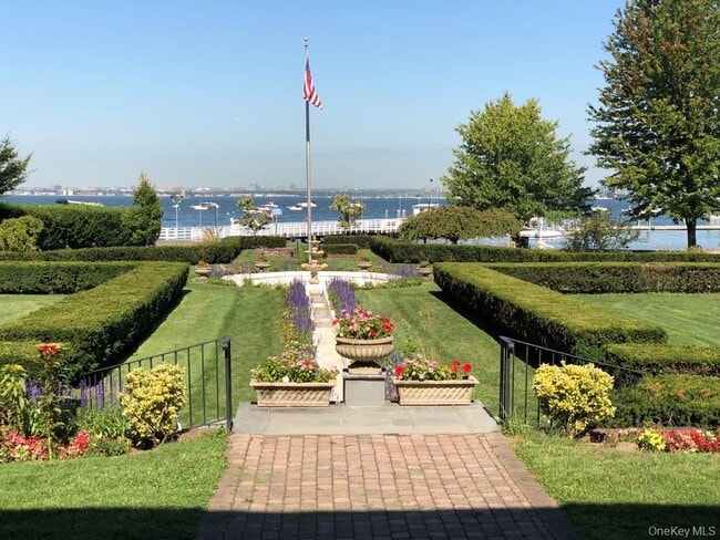 Building Photo - 62 Forest Row