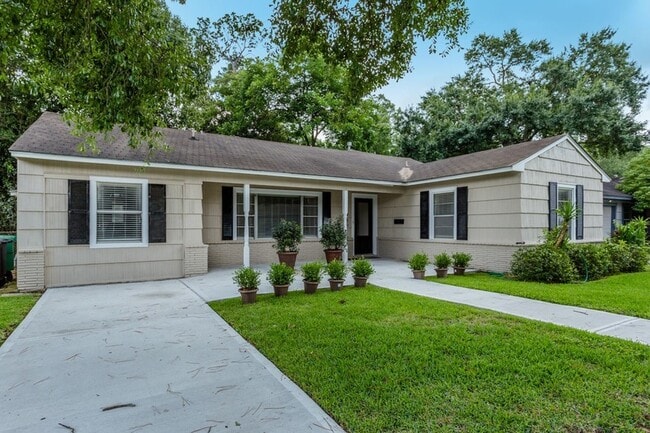Building Photo - 1230 Timbergrove Ln