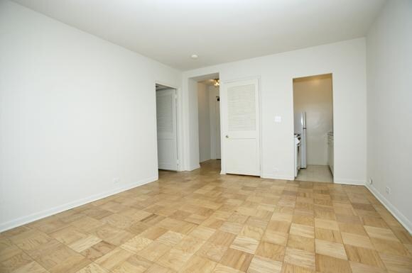 Livng room - 2970 N Sheridan