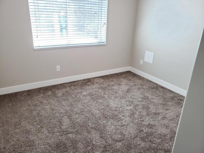 Building Photo - 42 E 1825 N