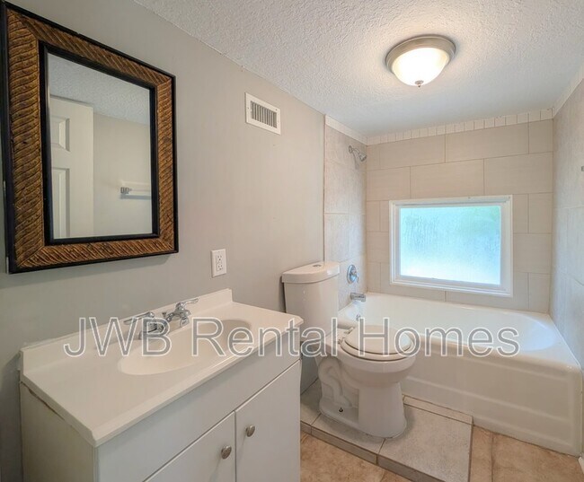 Building Photo - 421 Golfair Blvd