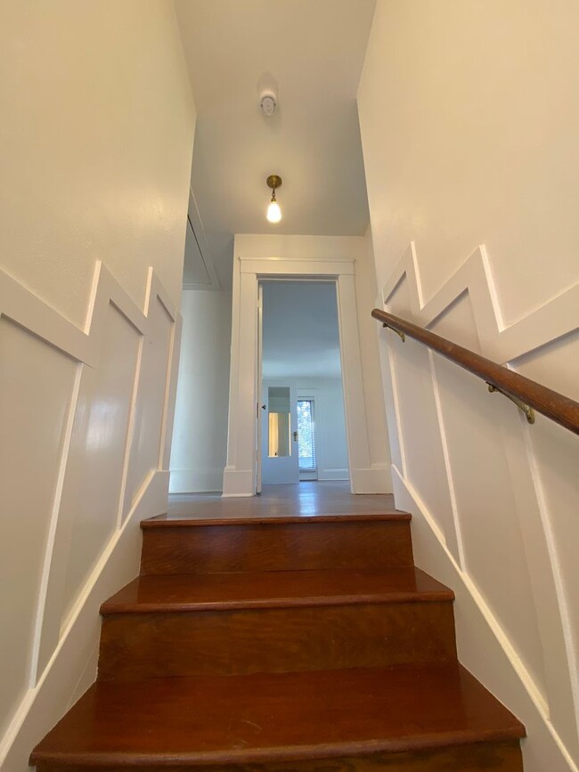 Building Photo - Remodeled Gorgeous House on Cul-de-Sac AND...