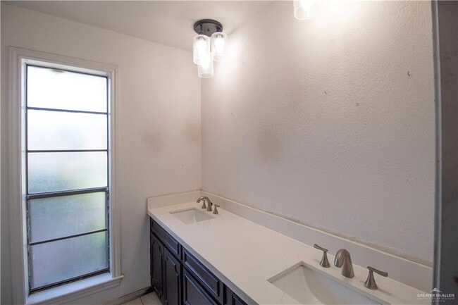 Building Photo - 19 Larkspur Ave