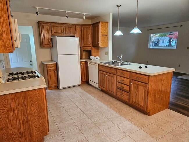 Building Photo - 8127 Anderson Ave NE