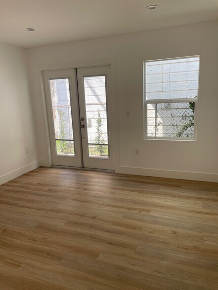 Building Photo - 2721 S Rimpau Blvd