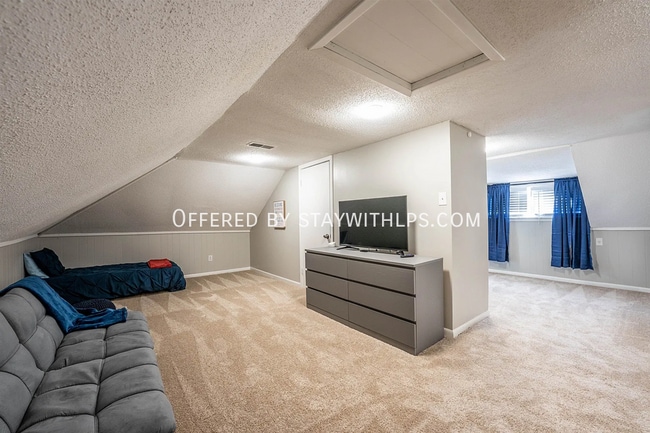 Building Photo - 2035 Central Ave