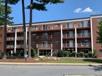 Building Photo - 25 Greentree Ln