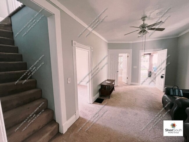 Building Photo - 4 bed 1 bath Single Family Home
