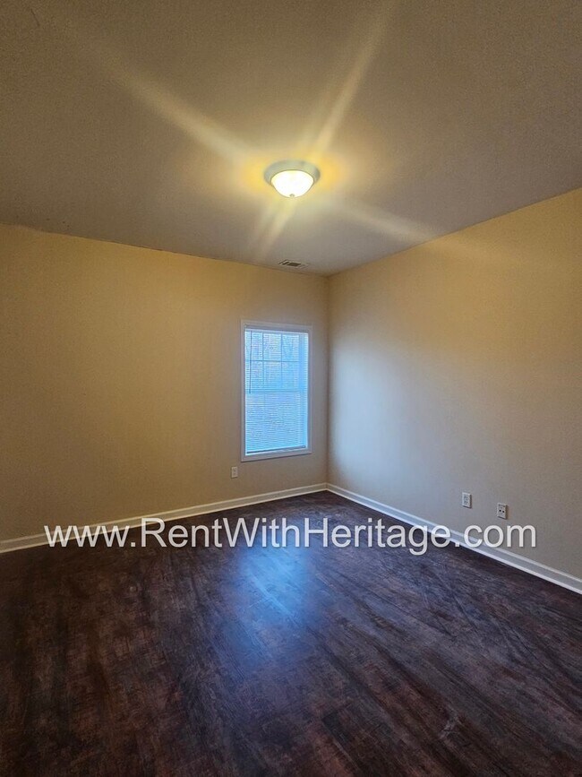 Building Photo - WOW!!...GORGEOUS!!..UPGRADES /AMAZING MASTER/ FENCED YD/ SWIM-TENNIS