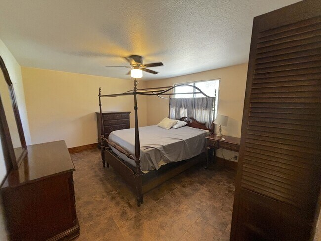 Building Photo - 580 W Abajo Dr
