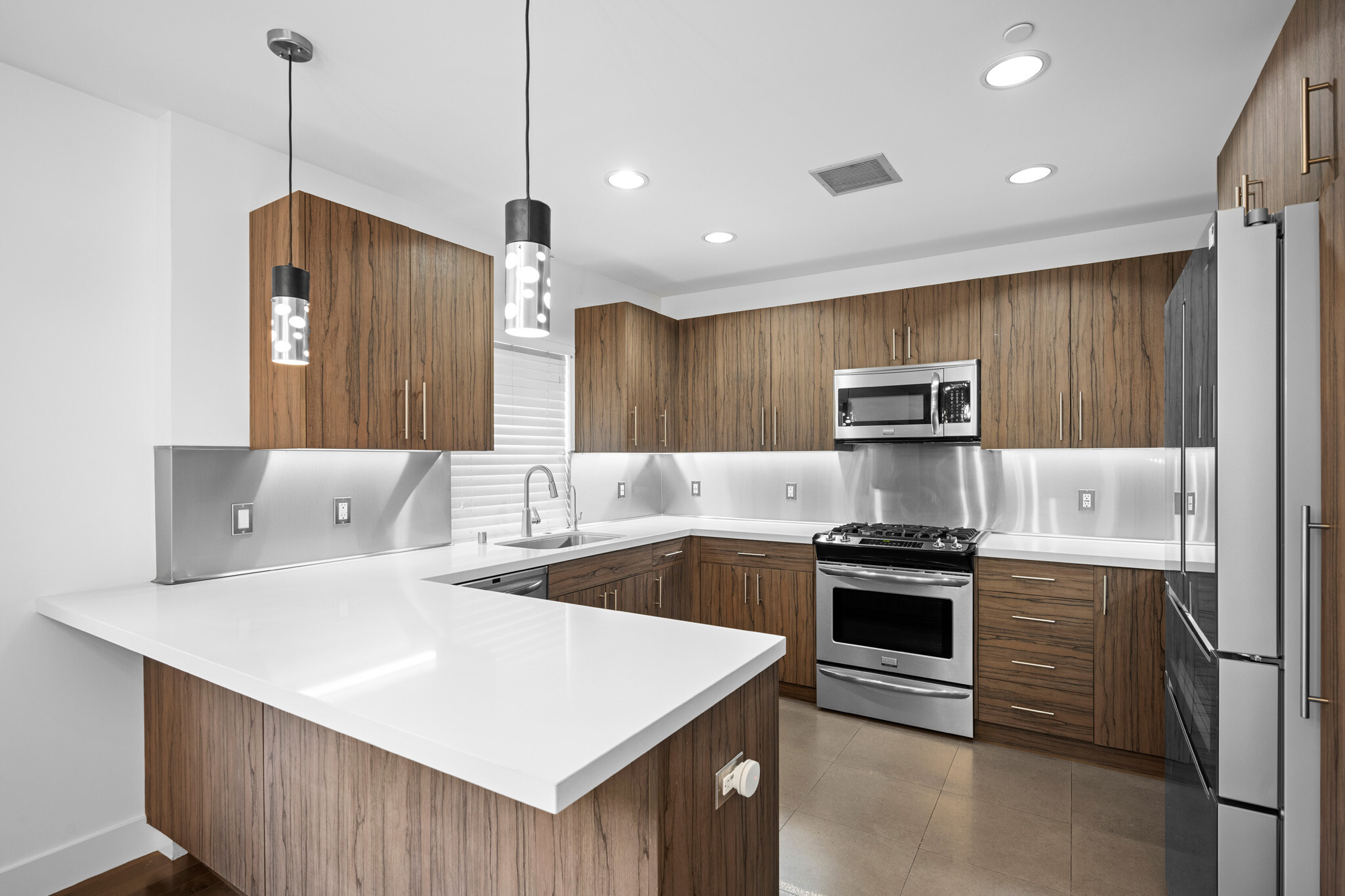 Building Photo - 11023 Fruitland Dr